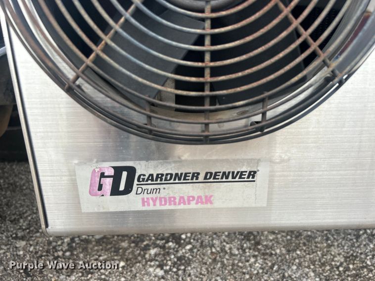 image for item EG0683 2019 Peterbilt  579 semi truck