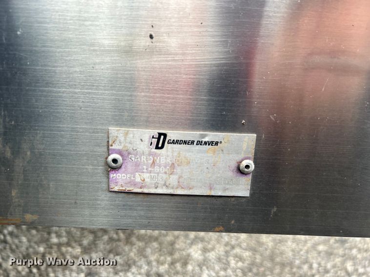 image for item EG0683 2019 Peterbilt  579 semi truck