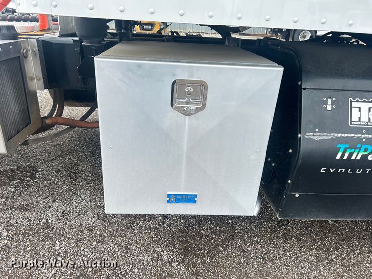 image for item EG0683 2019 Peterbilt  579 semi truck