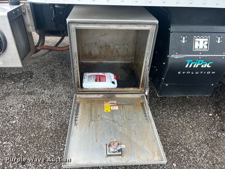 image for item EG0683 2019 Peterbilt  579 semi truck