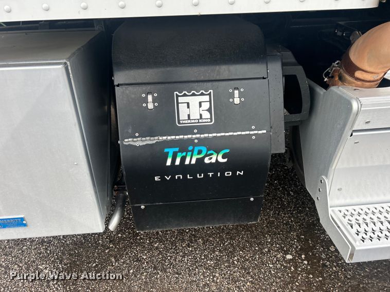 image for item EG0683 2019 Peterbilt  579 semi truck