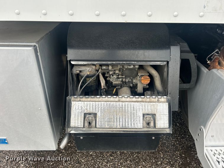 image for item EG0683 2019 Peterbilt  579 semi truck