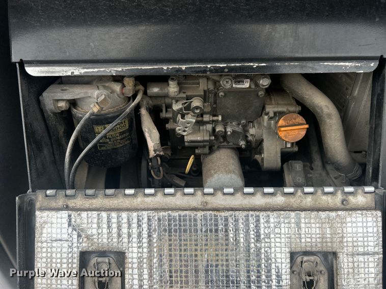 image for item EG0683 2019 Peterbilt  579 semi truck