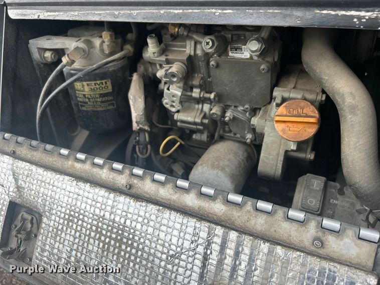 image for item EG0683 2019 Peterbilt  579 semi truck