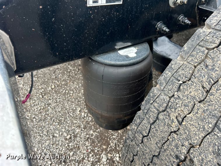 image for item EG0683 2019 Peterbilt  579 semi truck