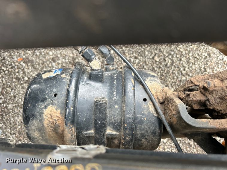 image for item EG0683 2019 Peterbilt  579 semi truck