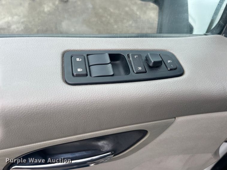 image for item EG0683 2019 Peterbilt  579 semi truck