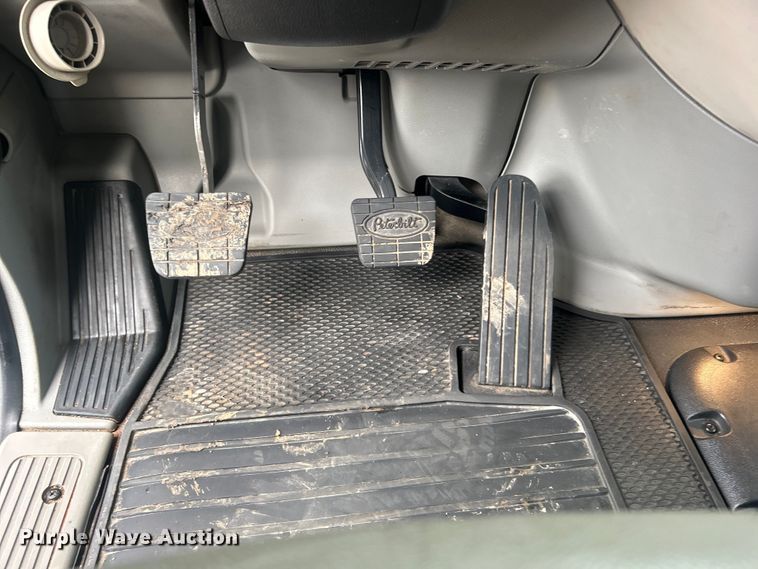 image for item EG0683 2019 Peterbilt  579 semi truck