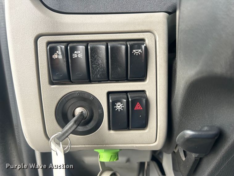 image for item EG0683 2019 Peterbilt  579 semi truck