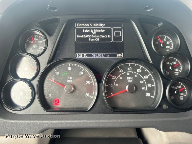 image for item EG0683 2019 Peterbilt  579 semi truck