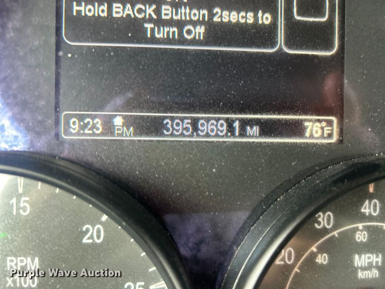 image for item EG0683 2019 Peterbilt  579 semi truck