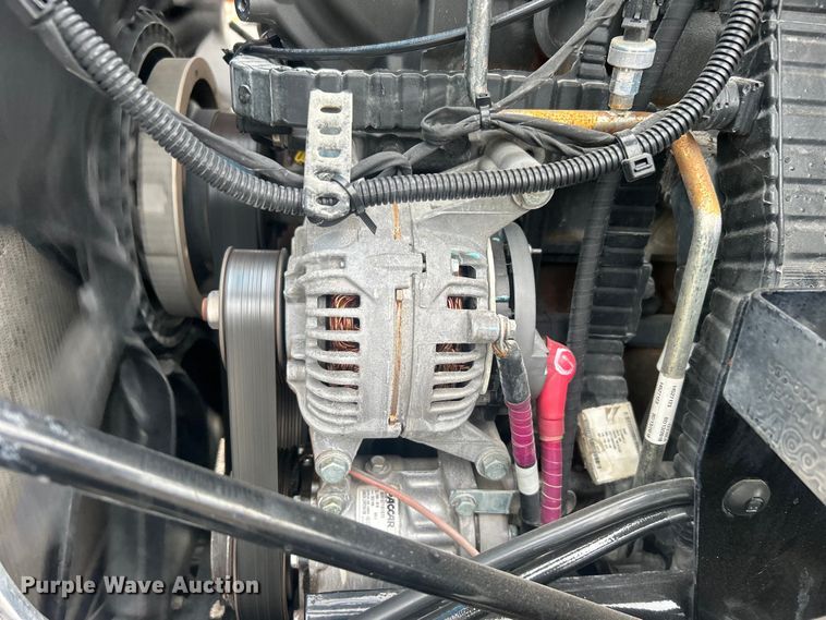 image for item EG0683 2019 Peterbilt  579 semi truck