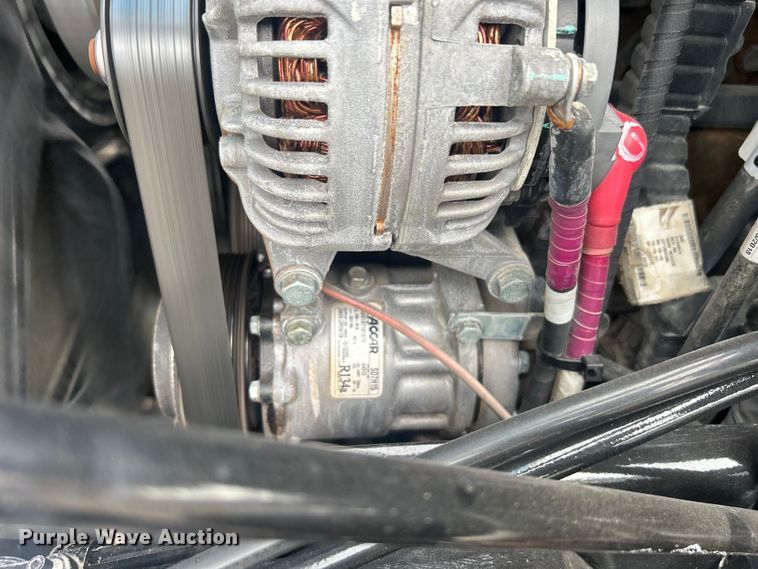 image for item EG0683 2019 Peterbilt  579 semi truck