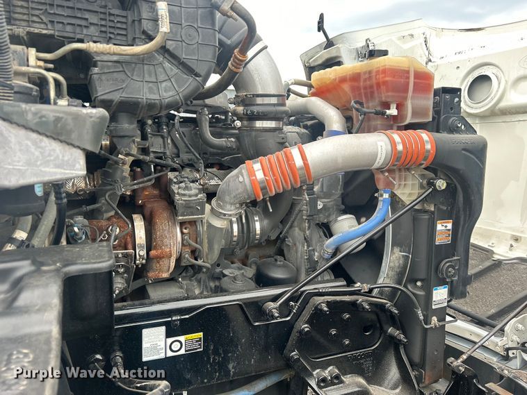 image for item EG0683 2019 Peterbilt  579 semi truck