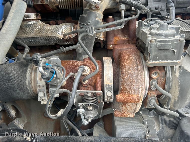 image for item EG0683 2019 Peterbilt  579 semi truck