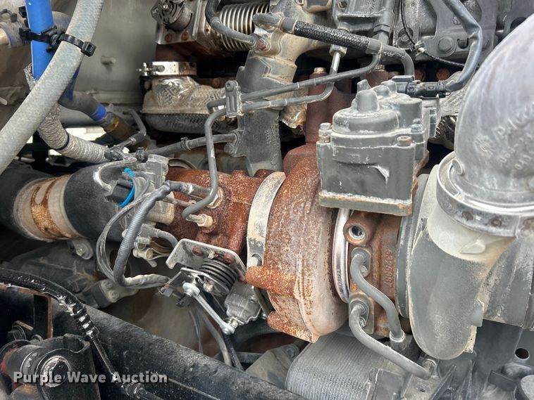 image for item EG0683 2019 Peterbilt  579 semi truck