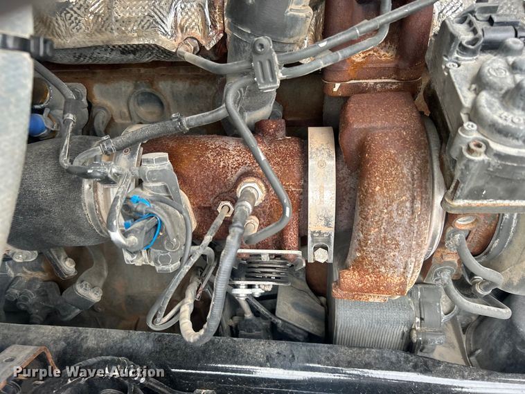 image for item EG0683 2019 Peterbilt  579 semi truck