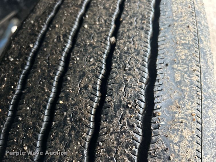 image for item EG0683 2019 Peterbilt  579 semi truck