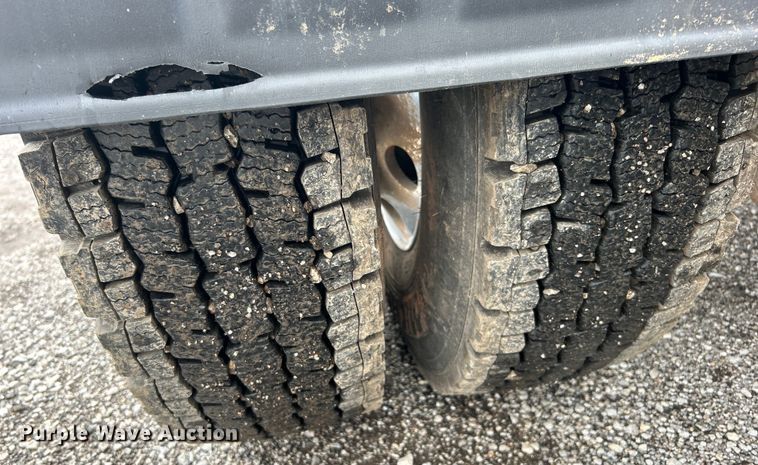 image for item EG0683 2019 Peterbilt  579 semi truck