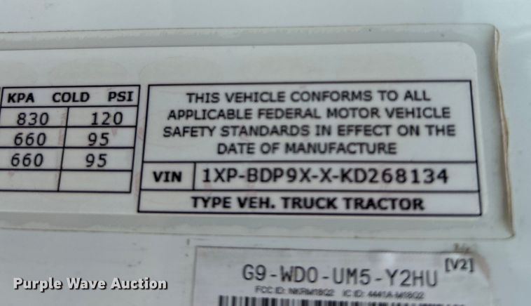 image for item EG0683 2019 Peterbilt  579 semi truck