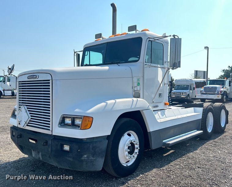 image for item EG0819 2000 Freightliner  FLD semi truck