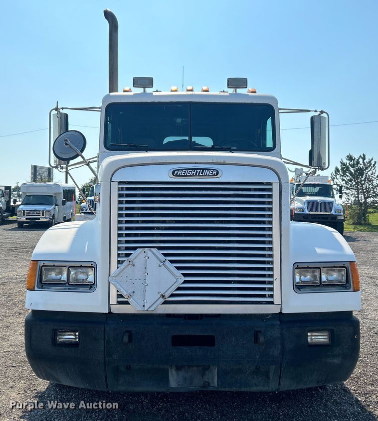 image for item EG0819 2000 Freightliner  FLD semi truck