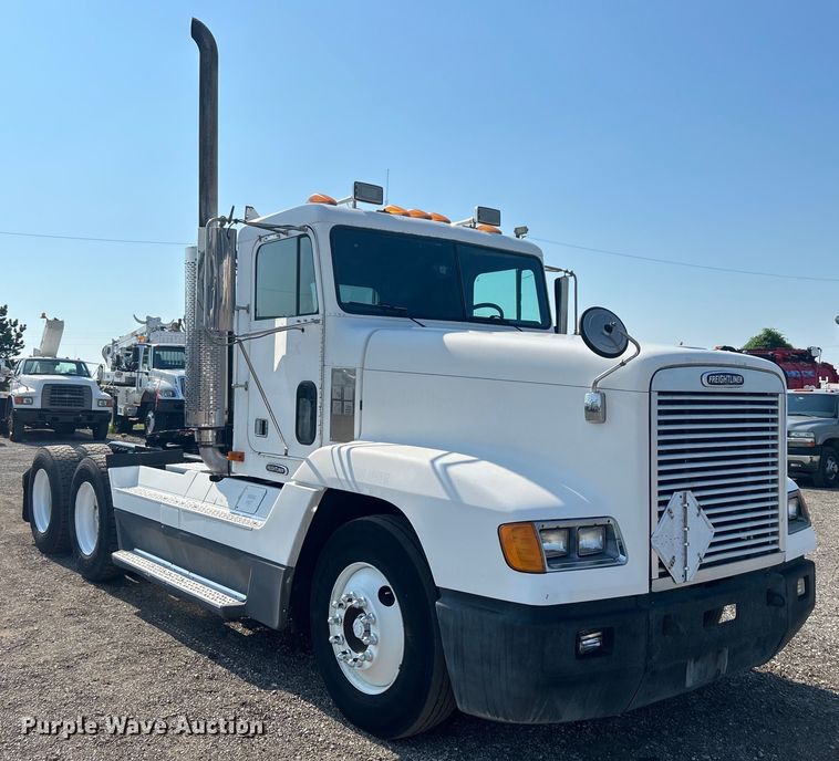 image for item EG0819 2000 Freightliner  FLD semi truck