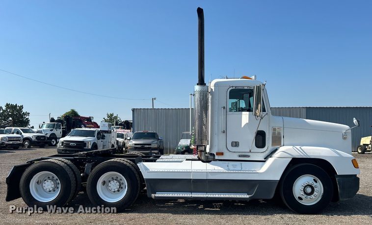 image for item EG0819 2000 Freightliner  FLD semi truck