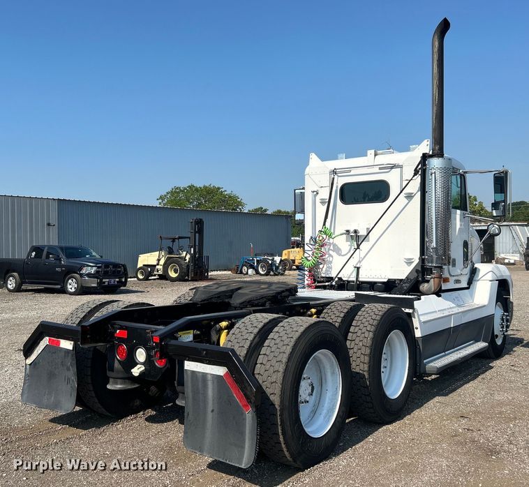 image for item EG0819 2000 Freightliner  FLD semi truck