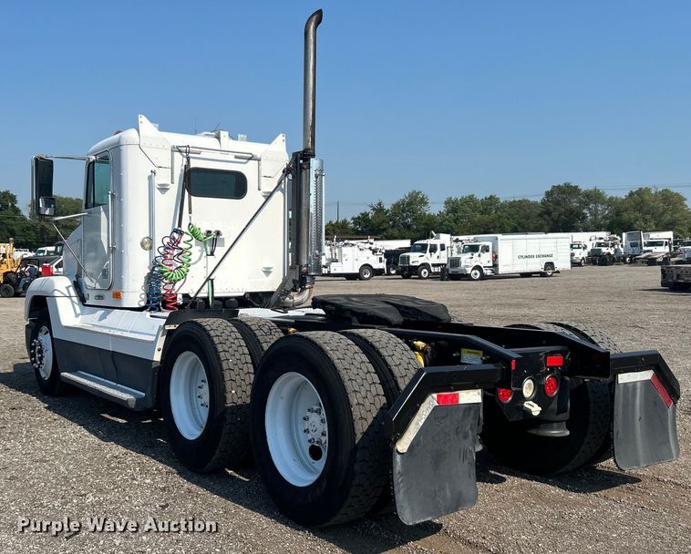 image for item EG0819 2000 Freightliner  FLD semi truck