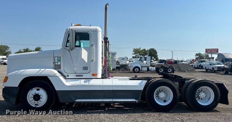 image for item EG0819 2000 Freightliner  FLD semi truck