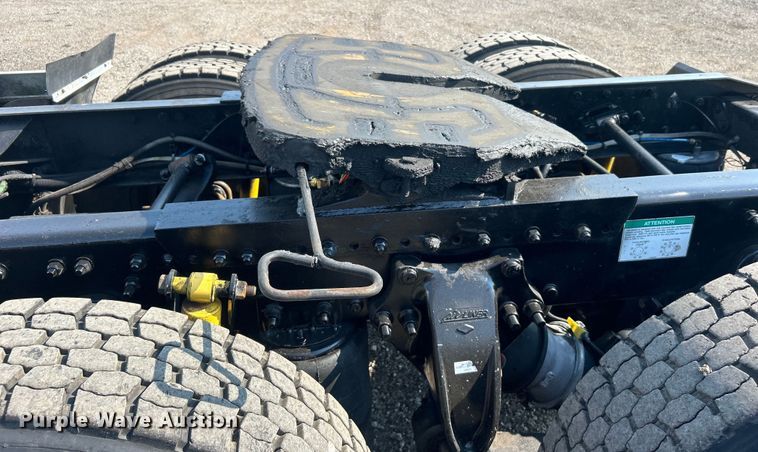 image for item EG0819 2000 Freightliner  FLD semi truck