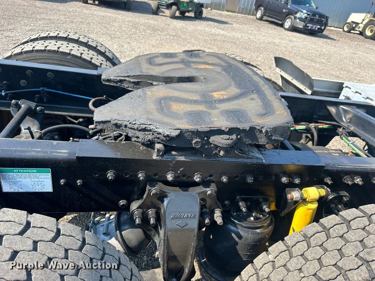 image for item EG0819 2000 Freightliner  FLD semi truck