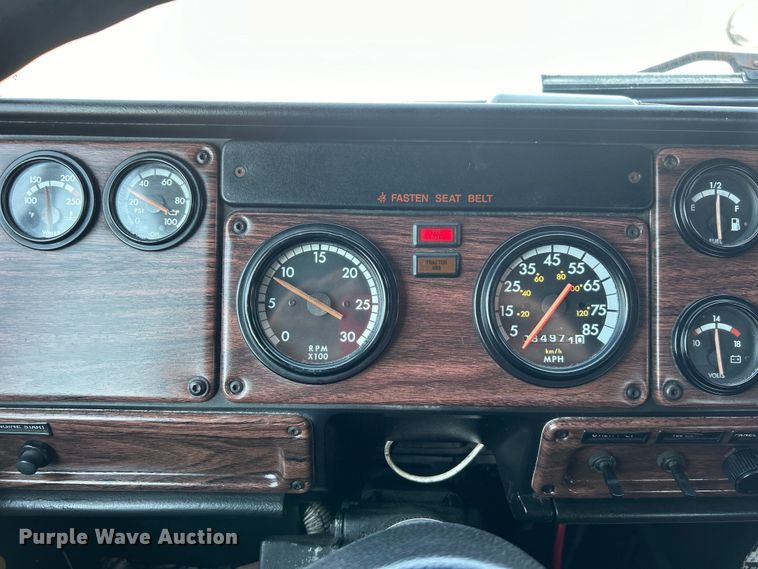 image for item EG0819 2000 Freightliner  FLD semi truck