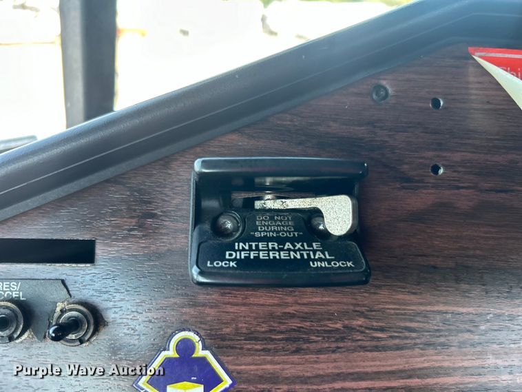 image for item EG0819 2000 Freightliner  FLD semi truck