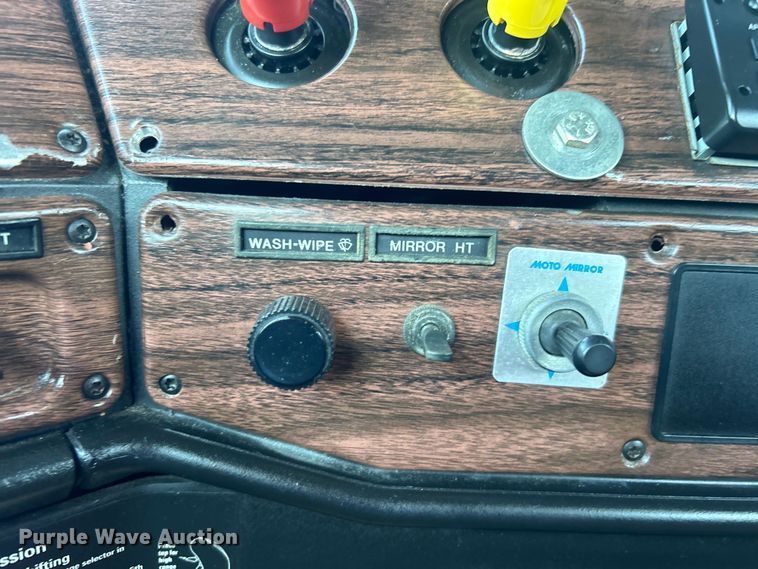 image for item EG0819 2000 Freightliner  FLD semi truck