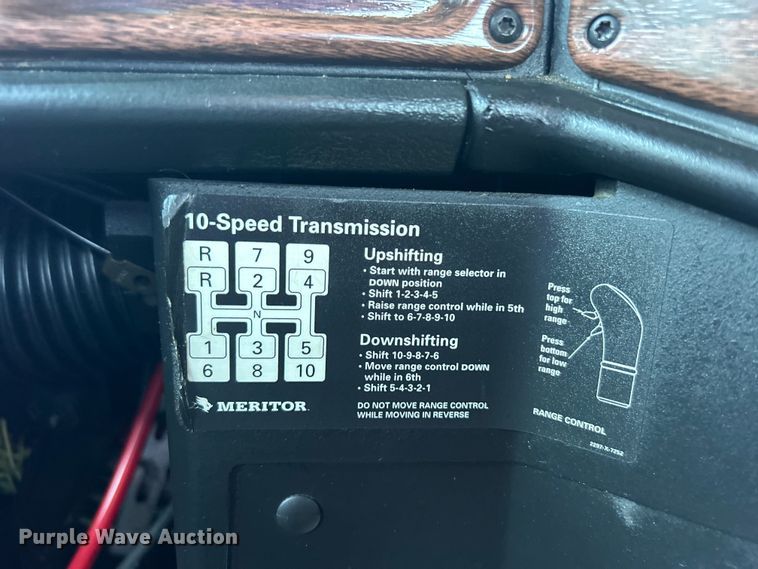 image for item EG0819 2000 Freightliner  FLD semi truck