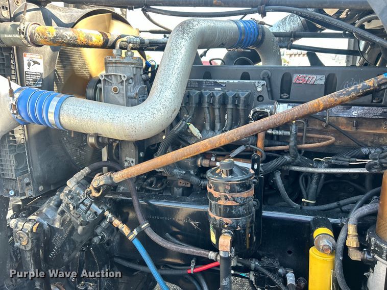 image for item EG0819 2000 Freightliner  FLD semi truck