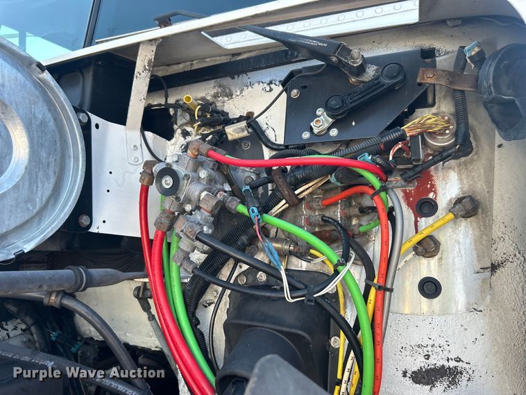 image for item EG0819 2000 Freightliner  FLD semi truck