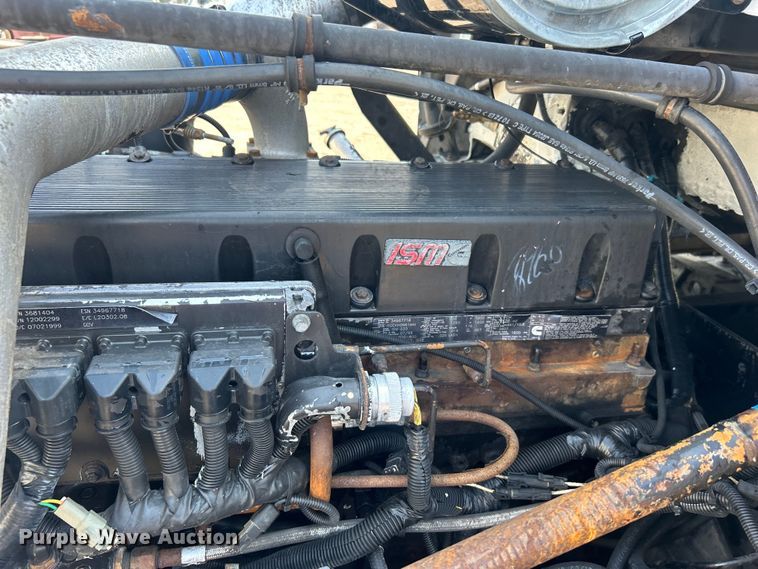 image for item EG0819 2000 Freightliner  FLD semi truck