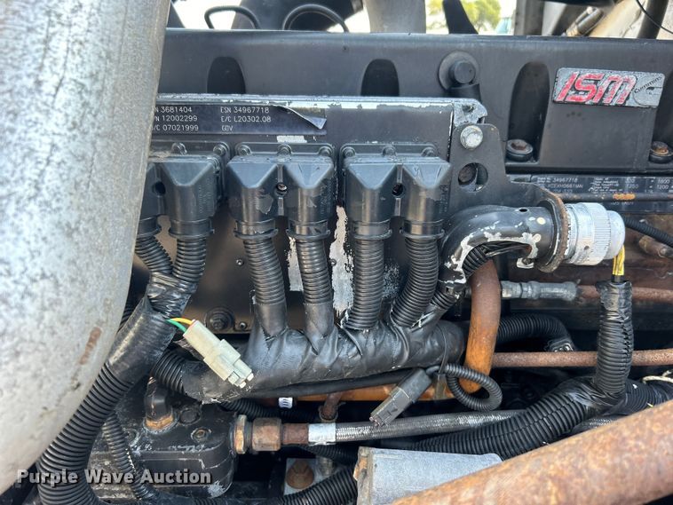 image for item EG0819 2000 Freightliner  FLD semi truck