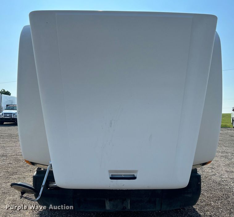 image for item EG0819 2000 Freightliner  FLD semi truck