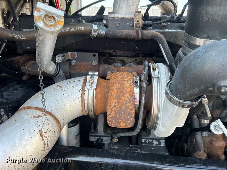 image for item EG0819 2000 Freightliner  FLD semi truck