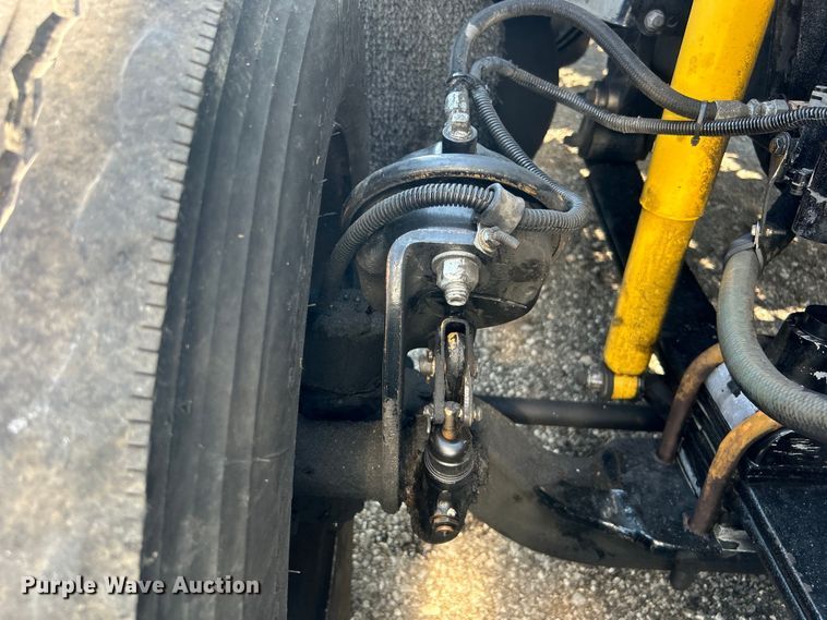 image for item EG0819 2000 Freightliner  FLD semi truck