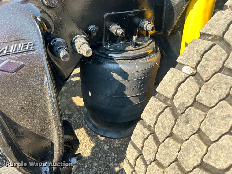 image for item EG0819 2000 Freightliner  FLD semi truck