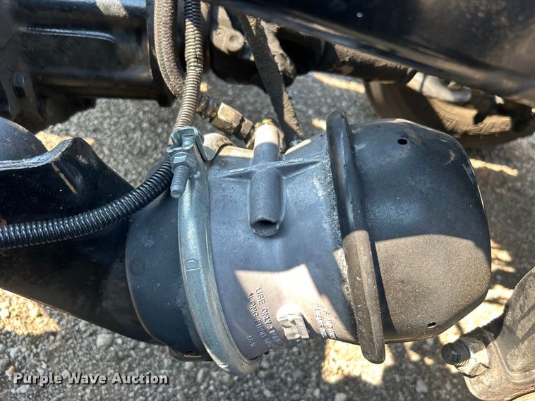 image for item EG0819 2000 Freightliner  FLD semi truck