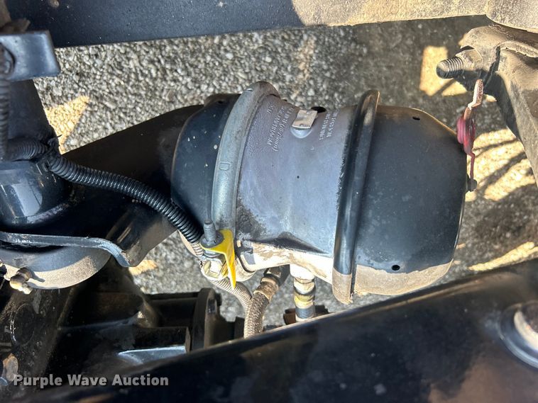 image for item EG0819 2000 Freightliner  FLD semi truck