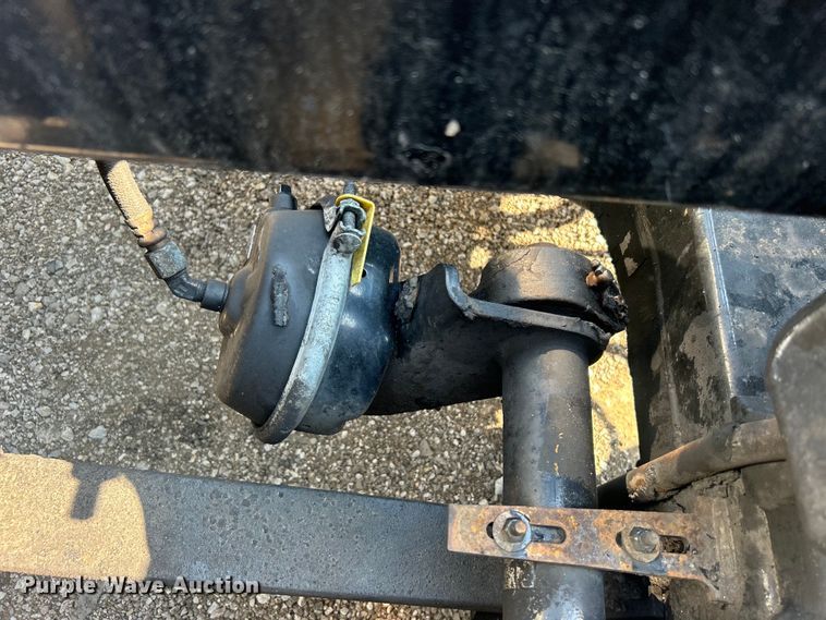 image for item EG0819 2000 Freightliner  FLD semi truck