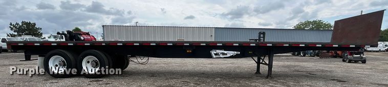 image for item EG0842 1996 Fruehauf Trailer Corporation PBFL-NF2S-451 flatbed trailer