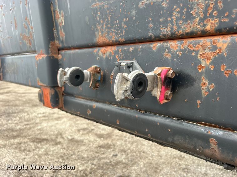 image for item EG0842 1996 Fruehauf Trailer Corporation PBFL-NF2S-451 flatbed trailer